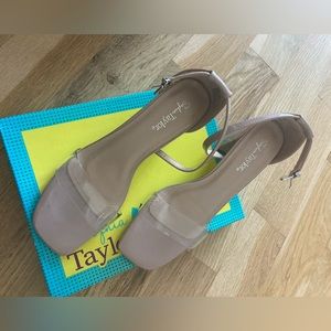 Sophia Taylor Beige/Tan Heel Size 7.5